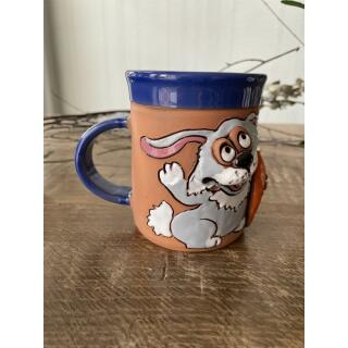 Blaue Keramik-Tasse mit lustigem Hasen