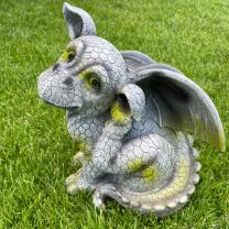 Gartendrache - Drache kratzt sich am Ohr