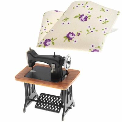 Miniatur Nähmaschine mit Stoff, 4,5 x 3 x 5 cm